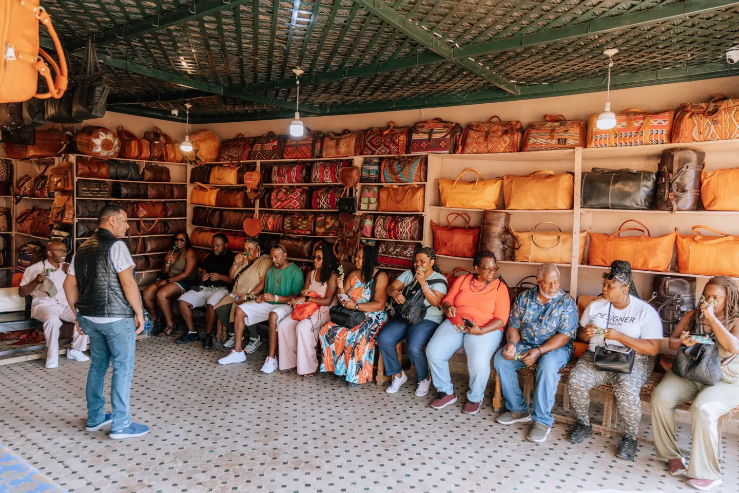 Visita a una tienda de artesanía del cuero